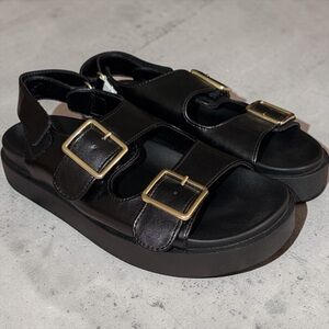 NWT Old Navy Chunky Buckle Strap Sandal in Blackjack size 8